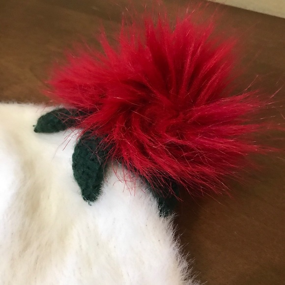 2018 American Eagle Soft Furry Mistletoe Pom Pom Winter Hat Toque - Picture 8 of 9